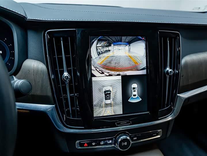 Фото 9 - Volvo S90