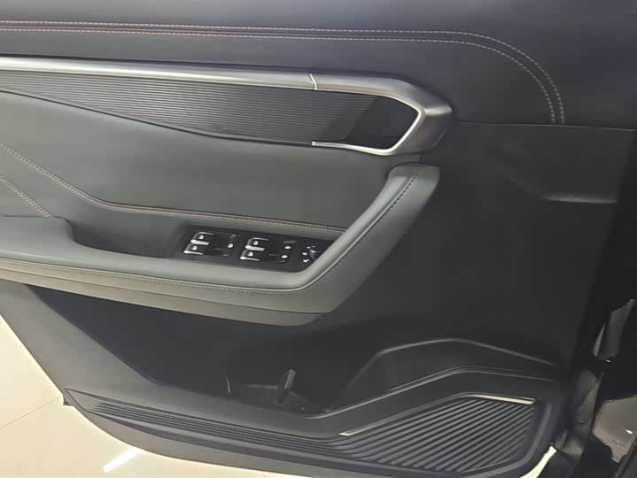 Фото 7 - Geely Okavango L