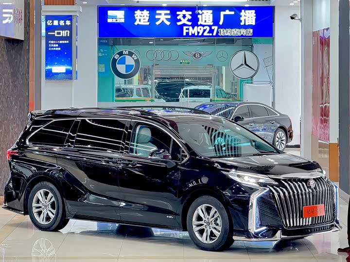 Фото 3 - Toyota Sienna