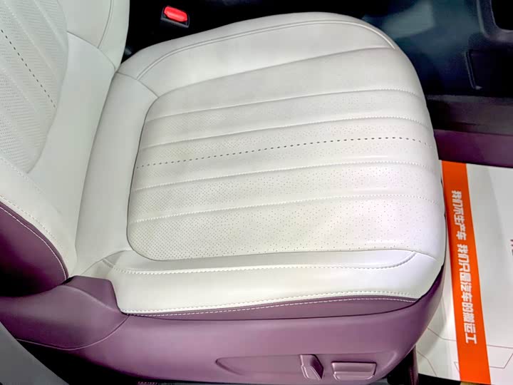 Фото 9 - Toyota Sienna