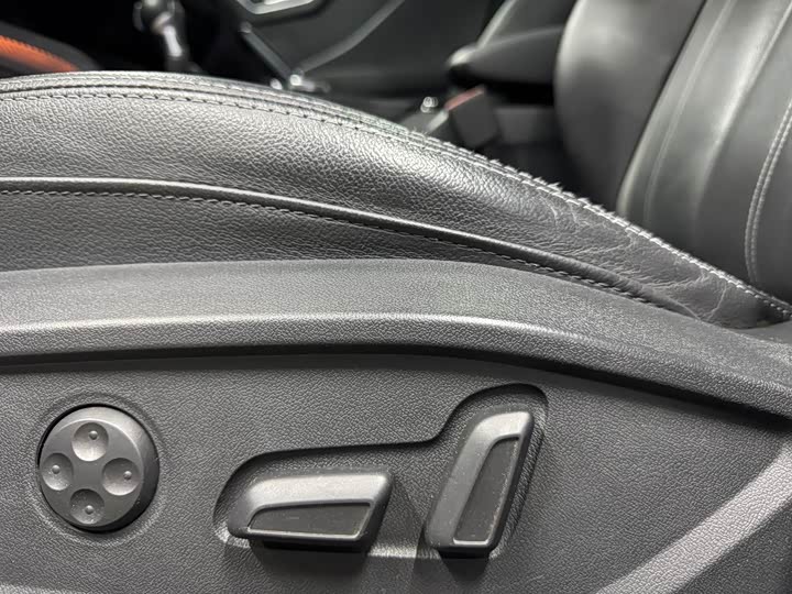 Фото 8 - Audi Q2L