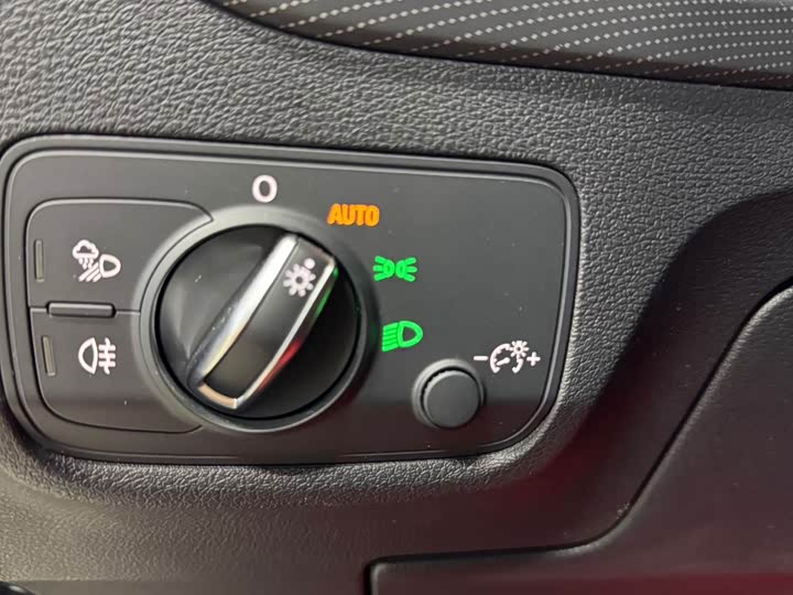 Фото 9 - Audi Q2L