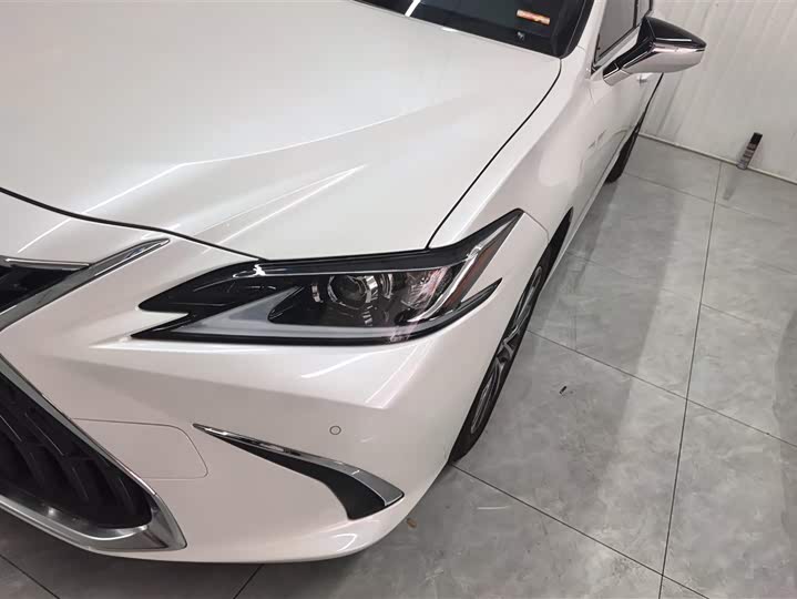 Фото 5 - Lexus ES