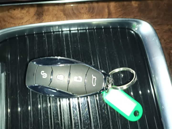 Фото 9 - Hongqi HQ9