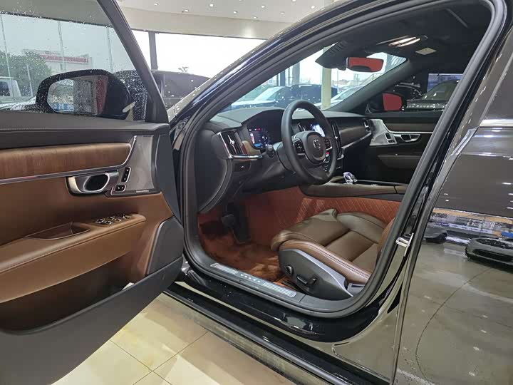 Фото 4 - Volvo S90