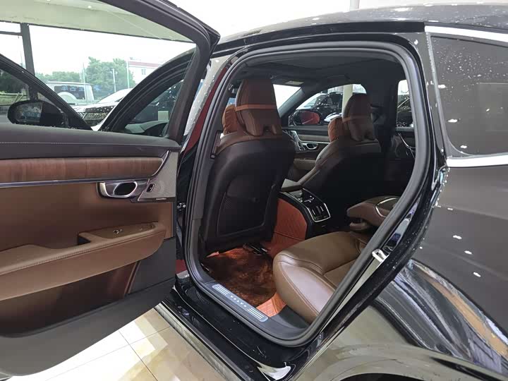 Фото 7 - Volvo S90