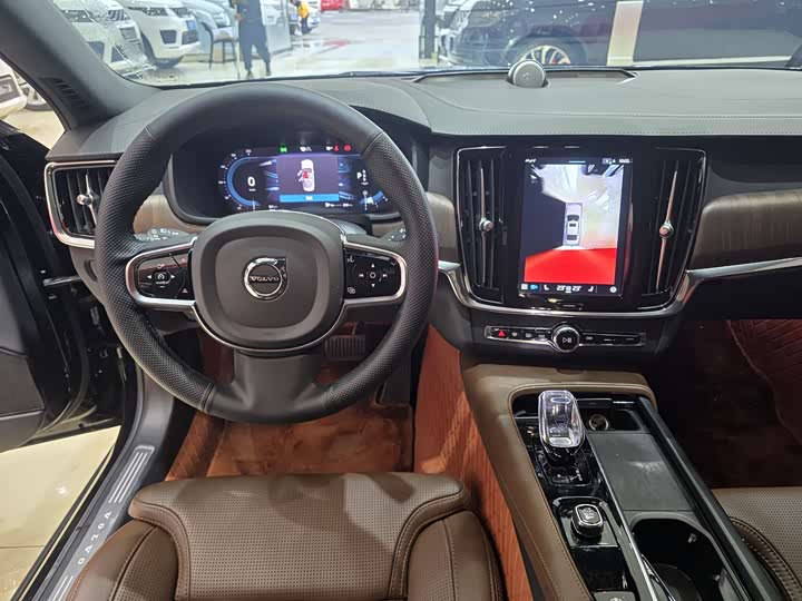 Фото 8 - Volvo S90