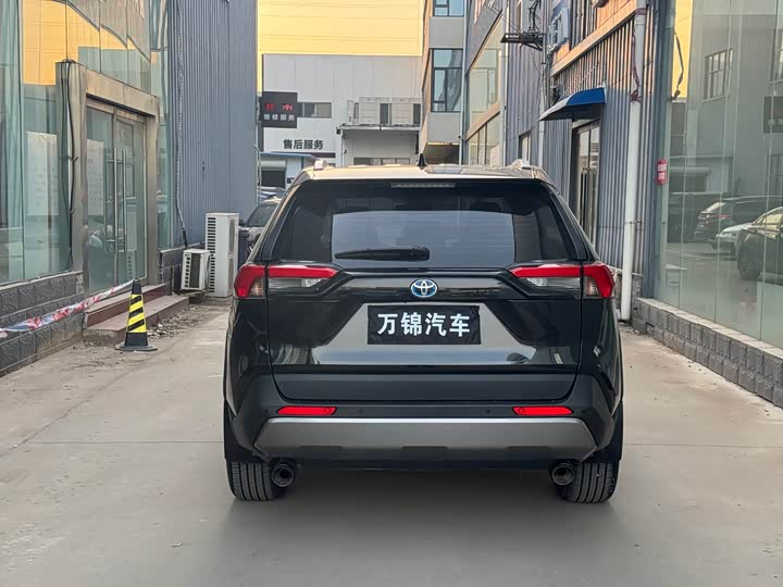 Фото 5 - Toyota RAV4