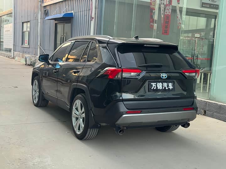 Фото 6 - Toyota RAV4