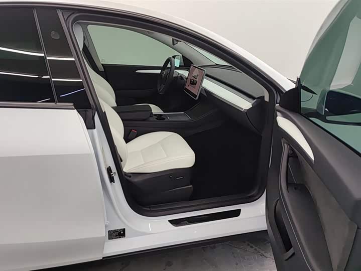 Фото 8 - Tesla Model Y