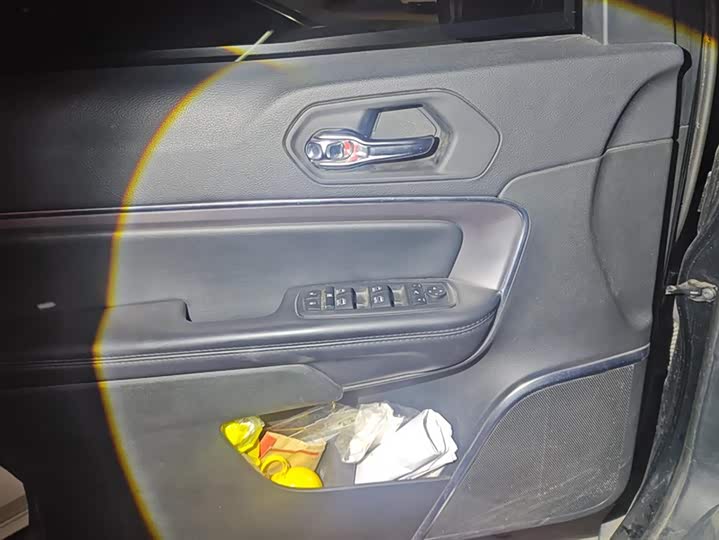 Фото 7 - Jeep Grand Commander