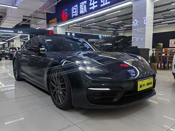 Фото 3 - Porsche Panamera