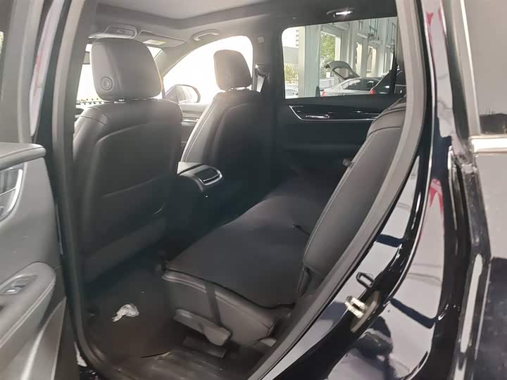 Фото 3 - Cadillac XT6