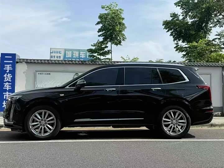 Фото 6 - Cadillac XT6