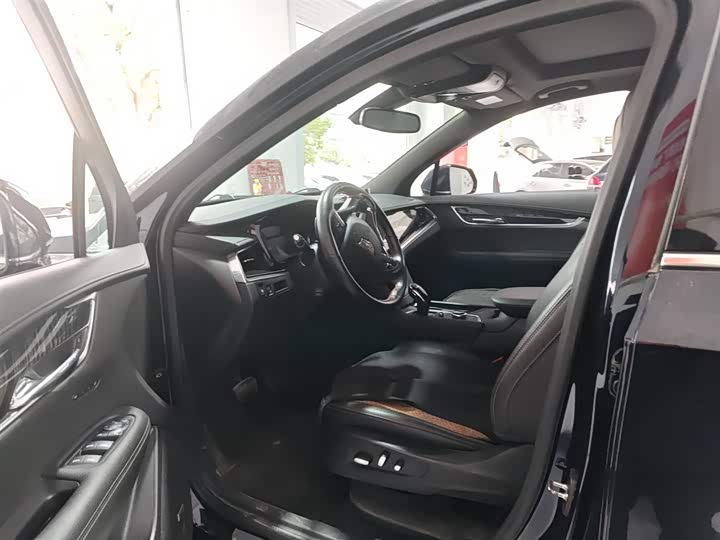 Фото 7 - Cadillac XT6