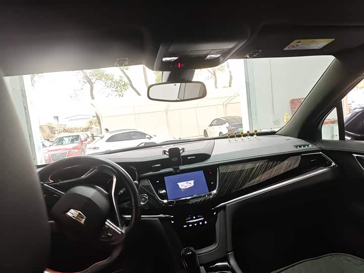 Фото 8 - Cadillac XT6