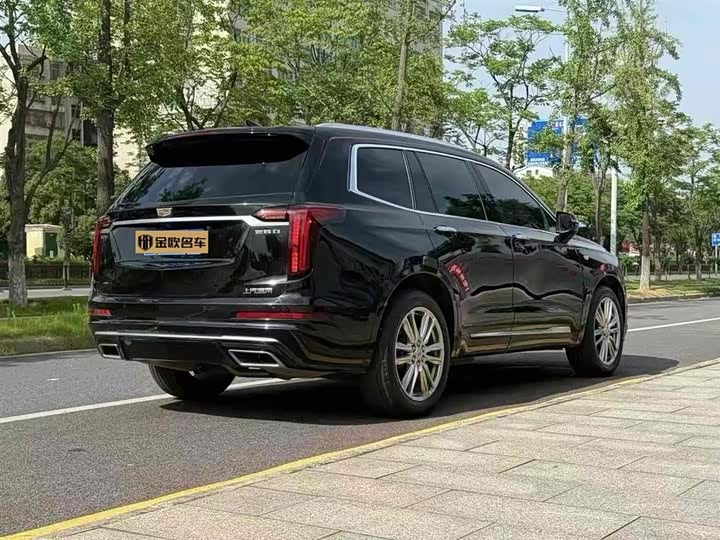 Фото 9 - Cadillac XT6