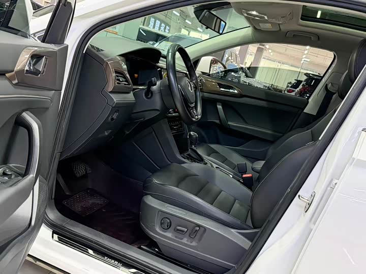 Фото 7 - Volkswagen Tharu