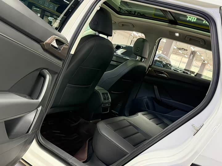 Фото 8 - Volkswagen Tharu