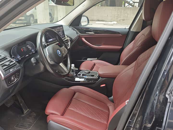 Фото 9 - BMW iX3