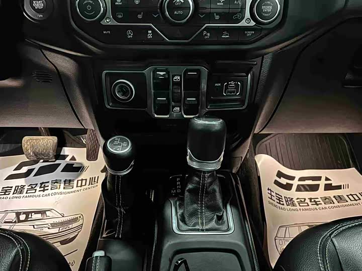 Фото 9 - Jeep Gladiator