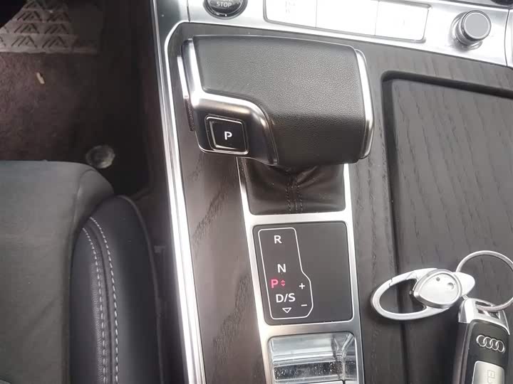 Фото 7 - Audi A6L