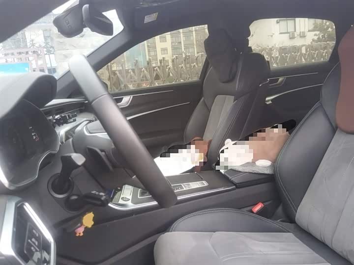 Фото 8 - Audi A6L