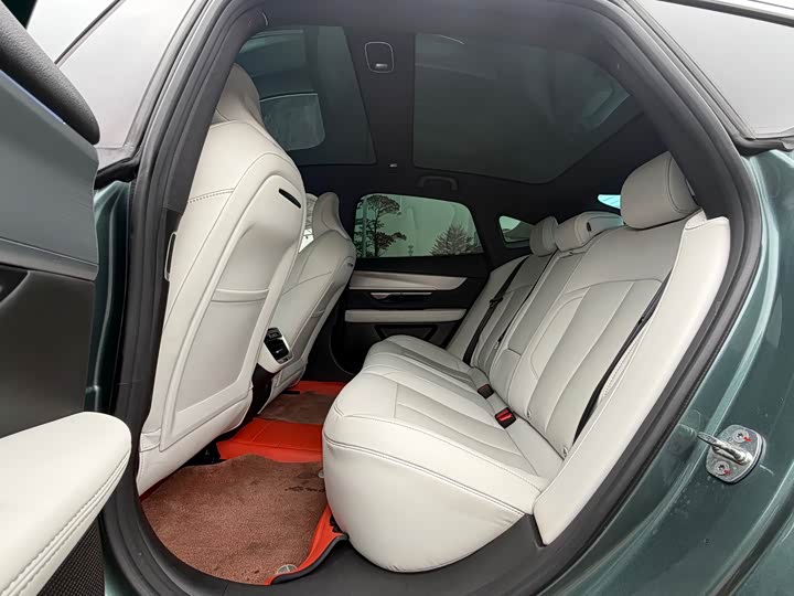 Фото 8 - XPeng P7