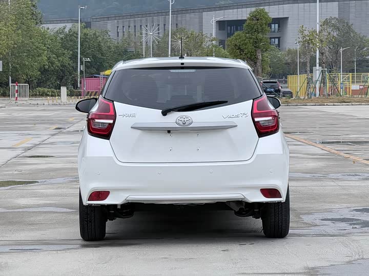 Фото 5 - Toyota Vios FS