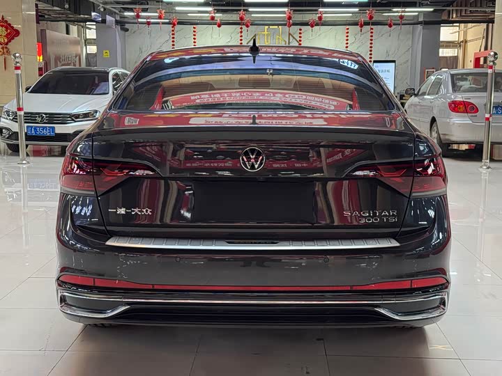 Фото 5 - Volkswagen Sagitar L