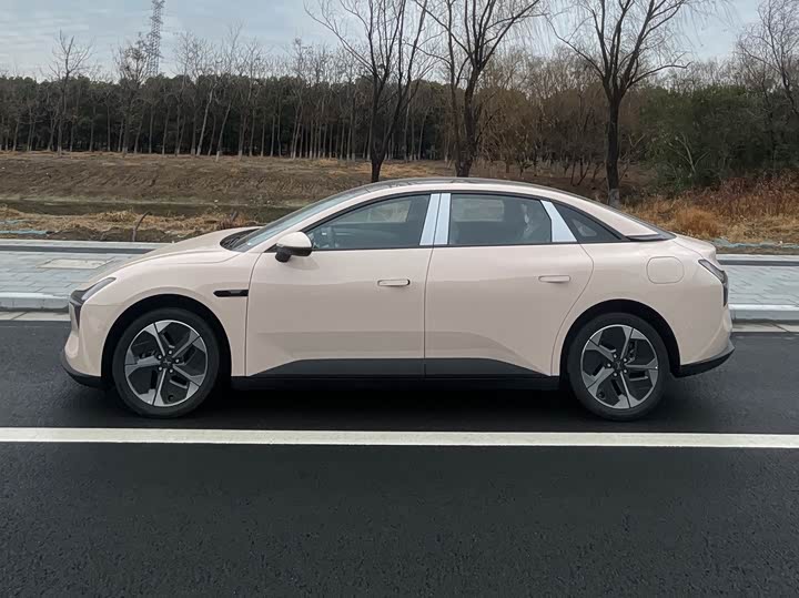 Фото 3 - XPeng Mona M03