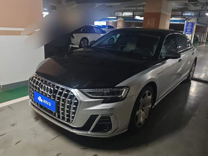 Фото 1 - Audi A8