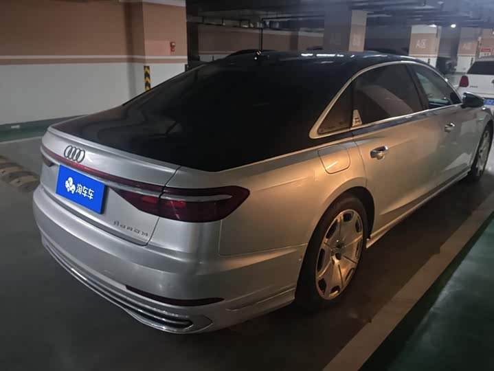 Фото 3 - Audi A8