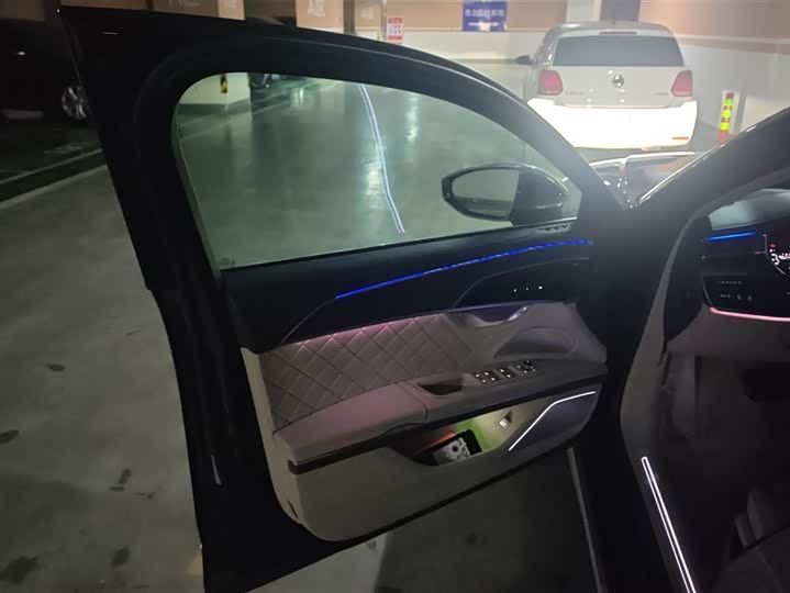 Фото 7 - Audi A8