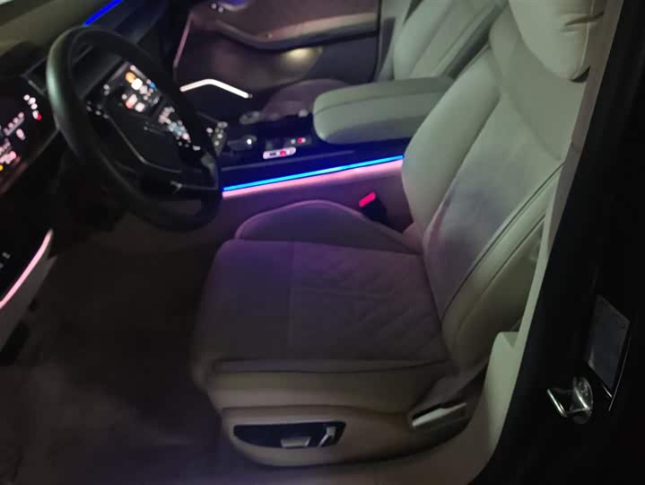 Фото 9 - Audi A8