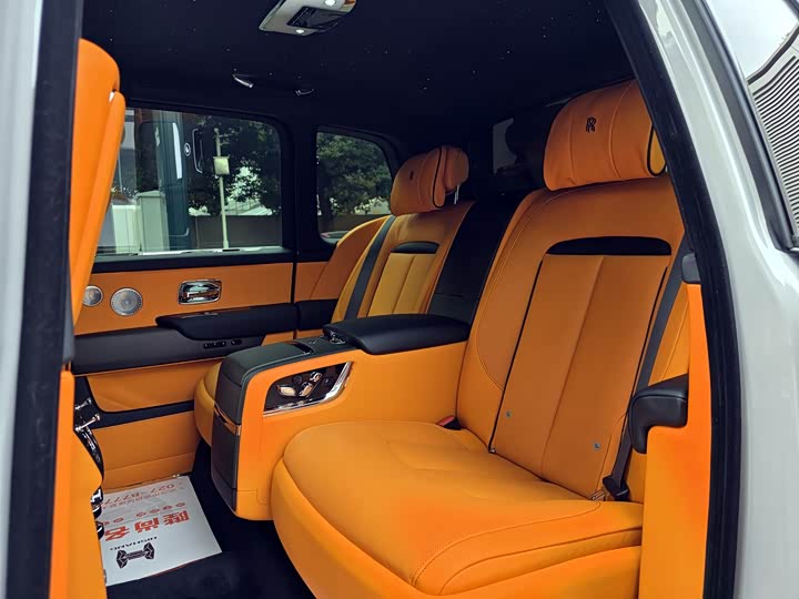 Фото 6 - Rolls-Royce Cullinan