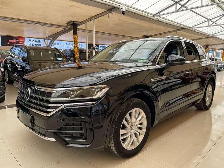 Фото 1 - Volkswagen Touareg