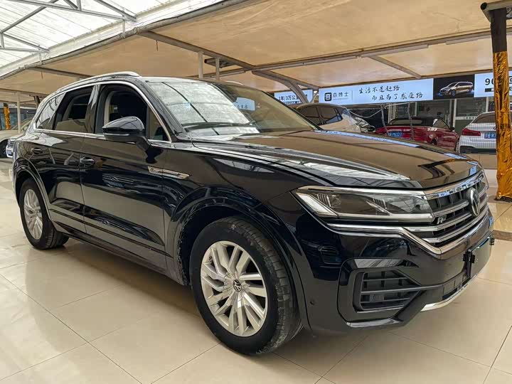 Фото 3 - Volkswagen Touareg
