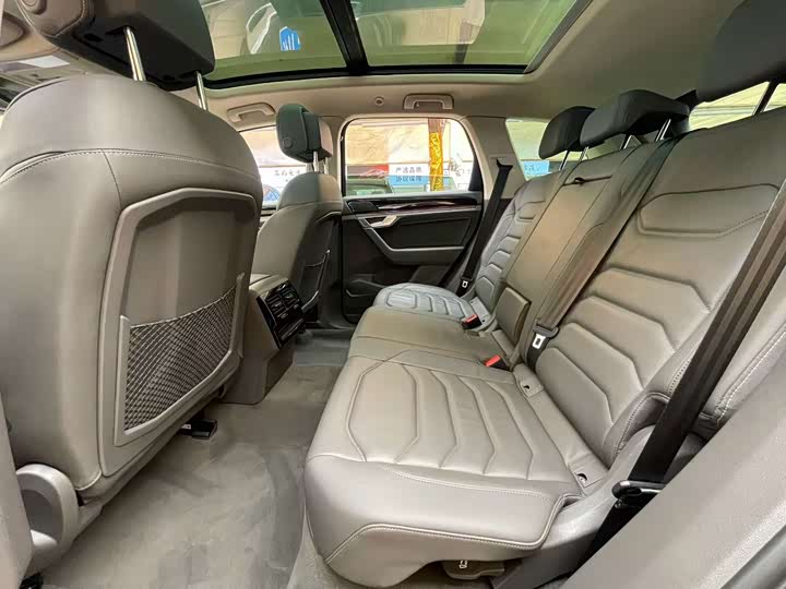 Фото 7 - Volkswagen Touareg