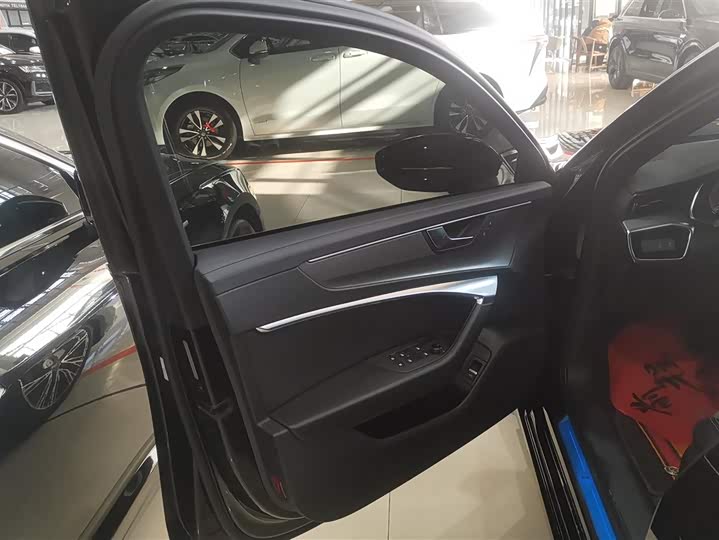 Фото 7 - Audi A6L