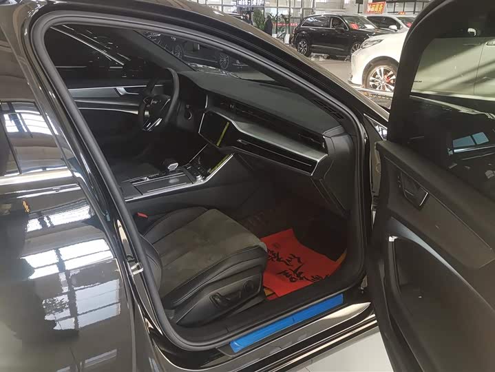 Фото 8 - Audi A6L