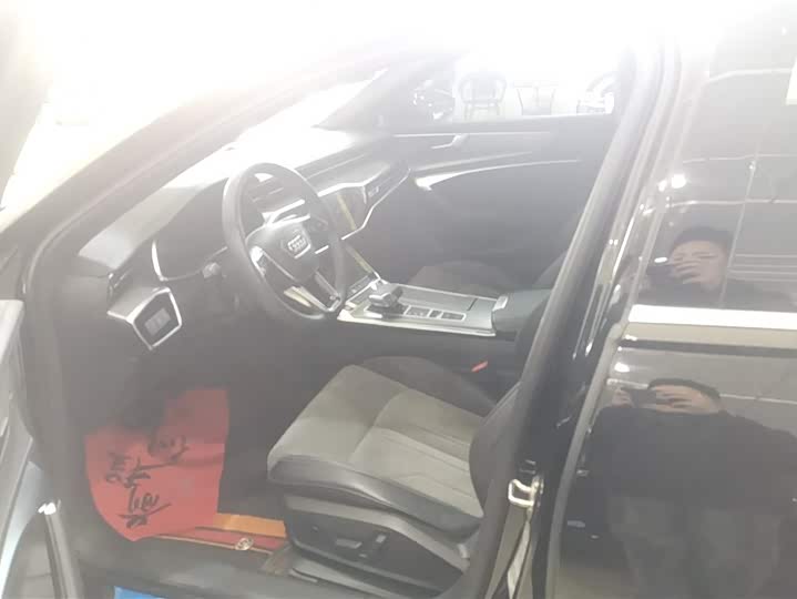 Фото 9 - Audi A6L