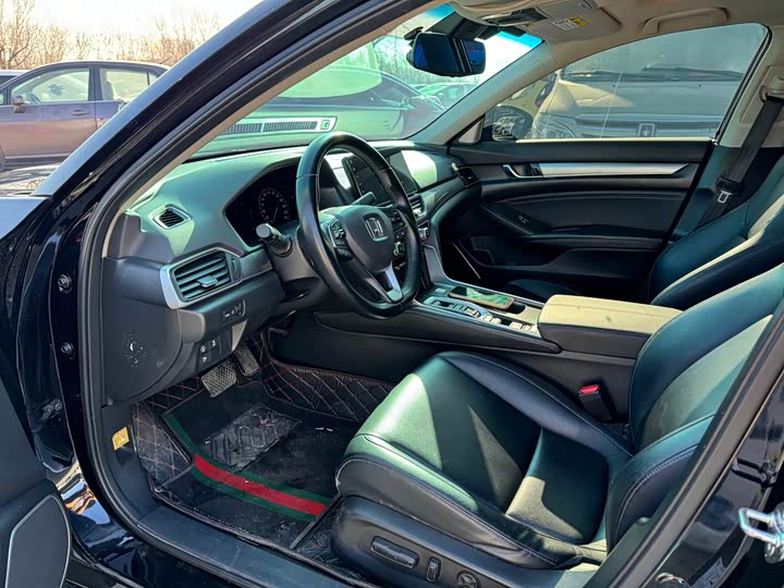 Фото 8 - Honda Accord