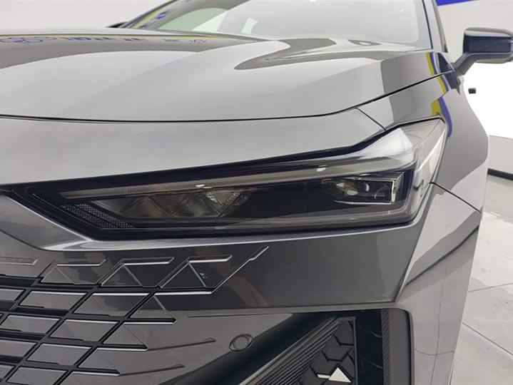 Фото 5 - Changan UNI-V