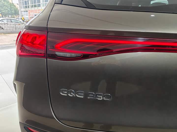 Фото 9 - Mercedes-Benz EQE SUV