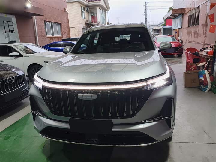 Фото 3 - Geely Atlas L