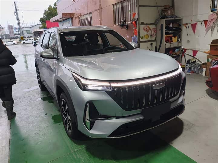 Фото 4 - Geely Atlas L