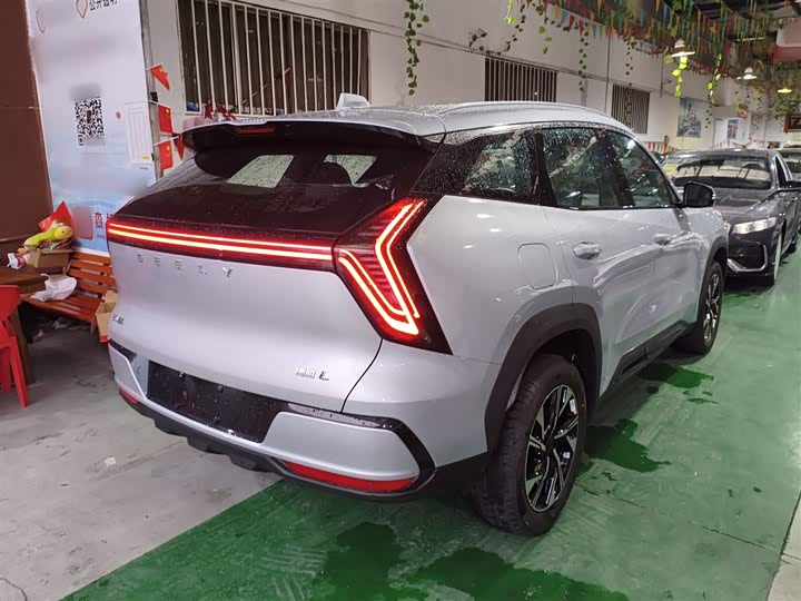 Фото 7 - Geely Atlas L