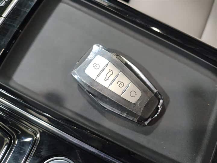 Фото 9 - Geely Atlas L