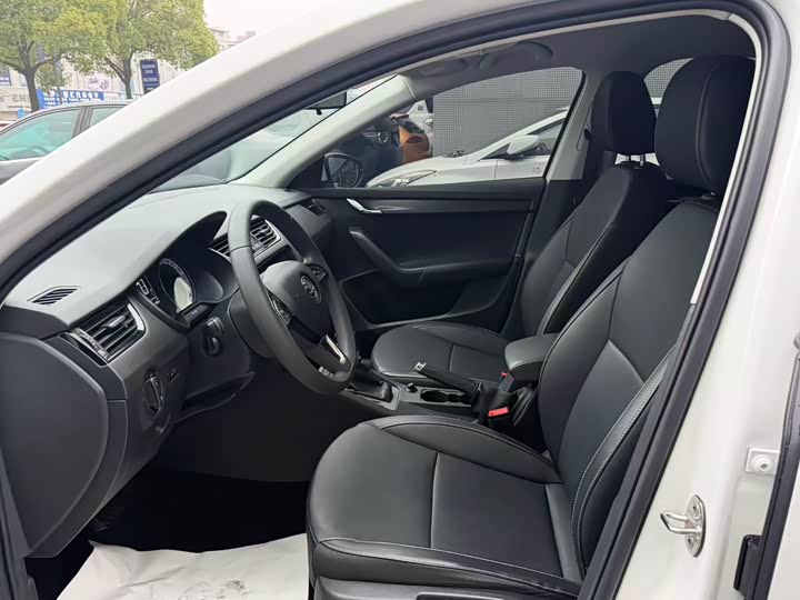 Фото 5 - Skoda Octavia Pro